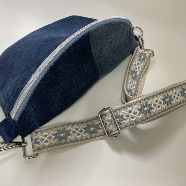 Jeans Upcycling (grösser) mit Taschengurt Fr. 65.00